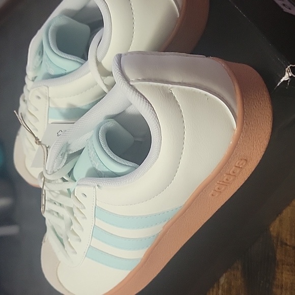 NEW Adidas Women's White, Beige, Light Blue  Sneakers Size 6 - Picture 6 of 6